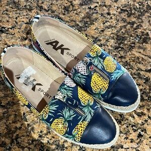 And Klein sport pineapple flat woman 7.5